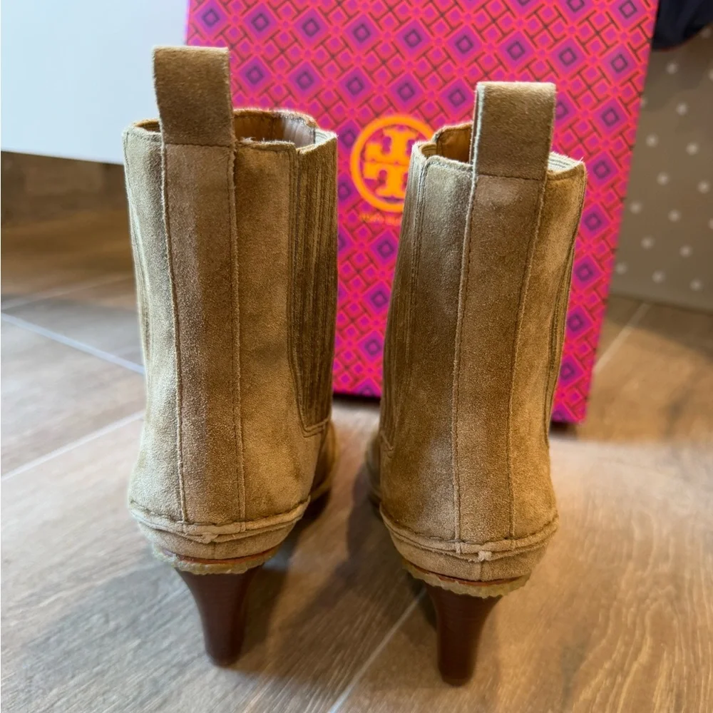 EEUC Tory Burch Lila Suede Heeled Ankle Bootie Alce Suede - 6 - Picture 4 of 9